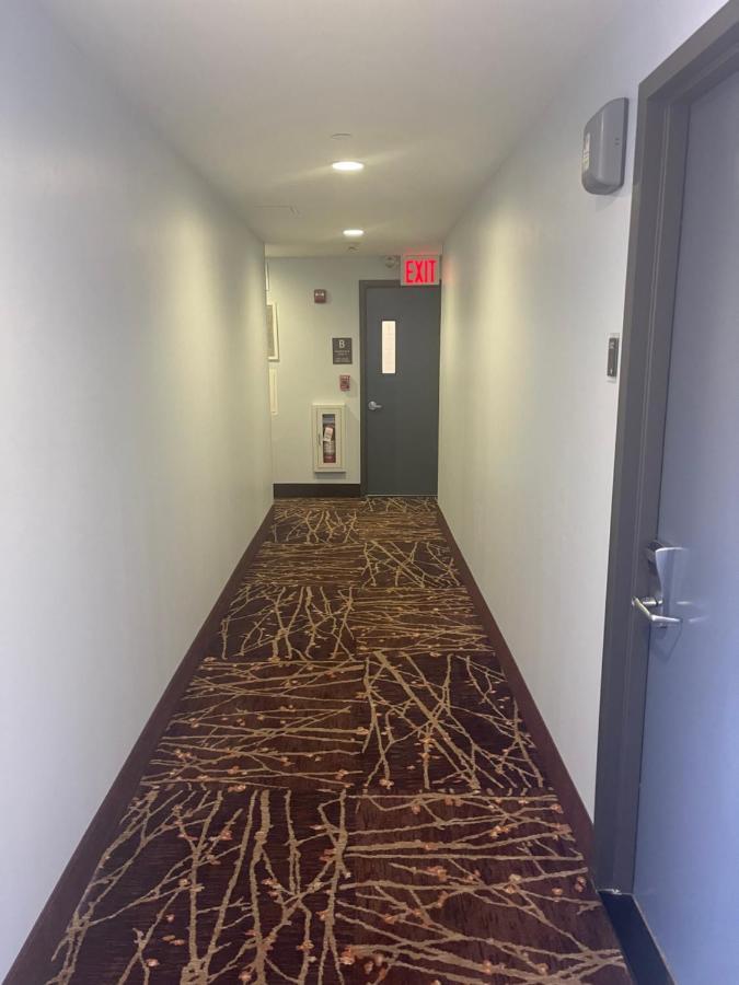 Days Inn By Wyndham Brooklyn Borough Park New York Eksteriør billede