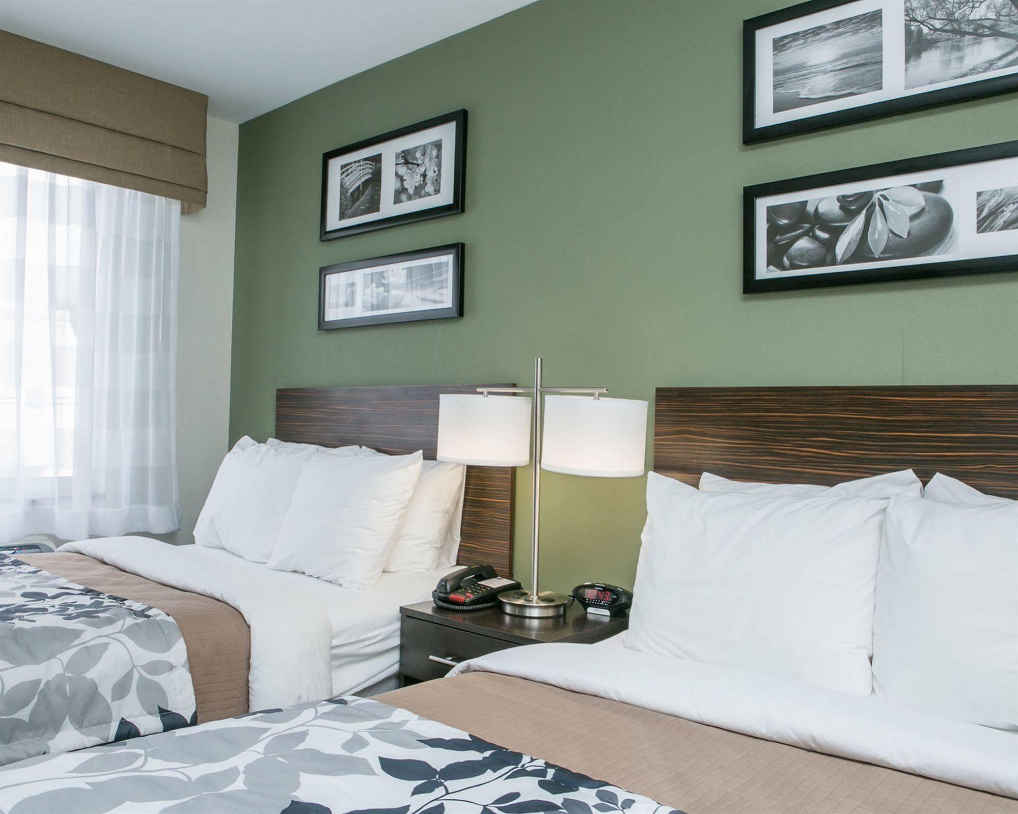 Days Inn By Wyndham Brooklyn Borough Park New York Eksteriør billede