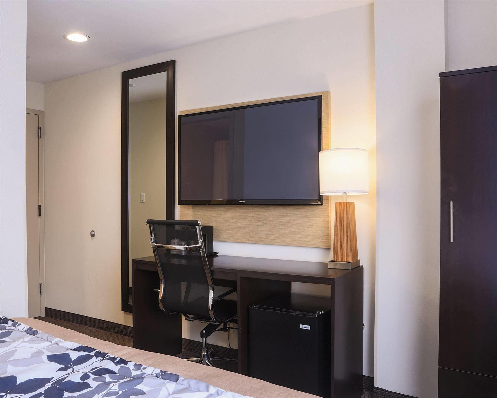 Days Inn By Wyndham Brooklyn Borough Park New York Eksteriør billede