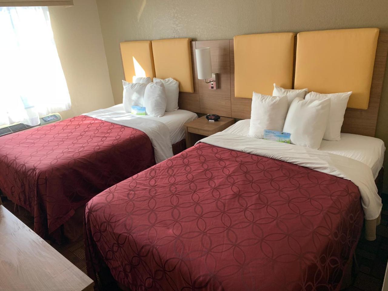 Days Inn By Wyndham Brooklyn Borough Park New York Eksteriør billede